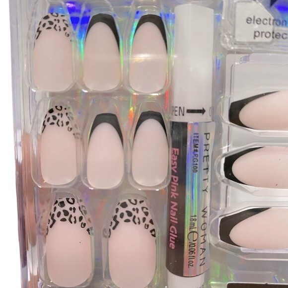 Pretty Woman Faux Nails - MNV621 - Picture 2 of 3